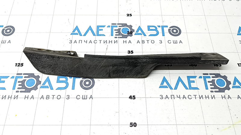The right front bumper mudguard of a Jaguar F-Pace X761 17-20 is dented and worn.