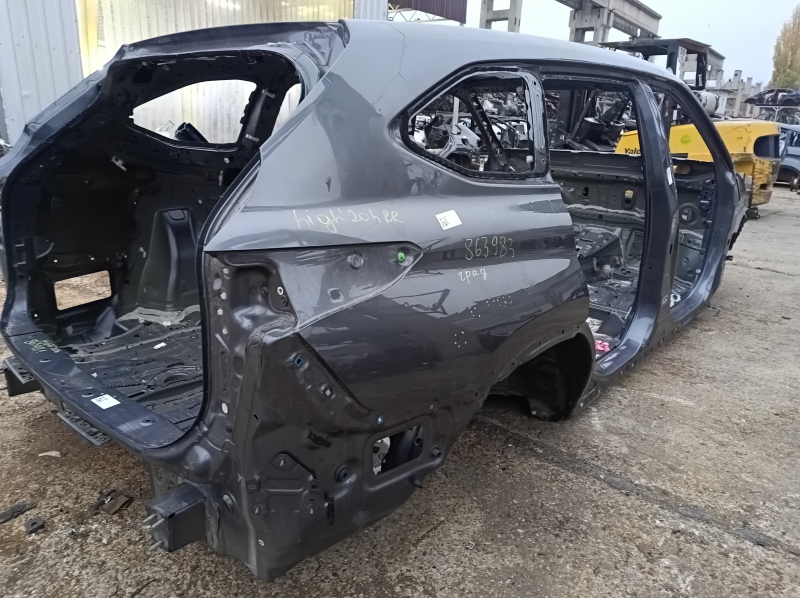 Rear right quarter wing for Toyota Highlander 20-25 under BSM, graphite, on the body, bumps, hail
