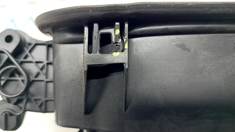 The fuel filler flap housing of a BMW 5 F10 11-16 has a broken latch and a torn seal.