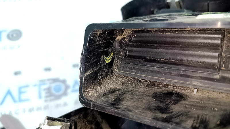 Mercedes C-class W205 15-21 black rear center console trim with air duct deflector, needs cleaning, air duct mount is broken