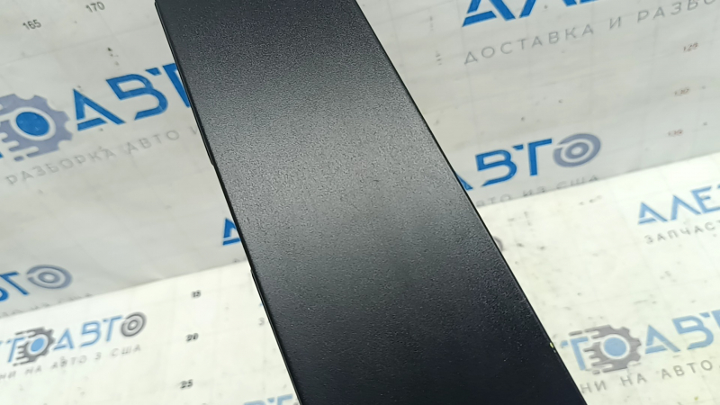 Right rear side door trim for VW Atlas 18-25, broken mounting, scratch