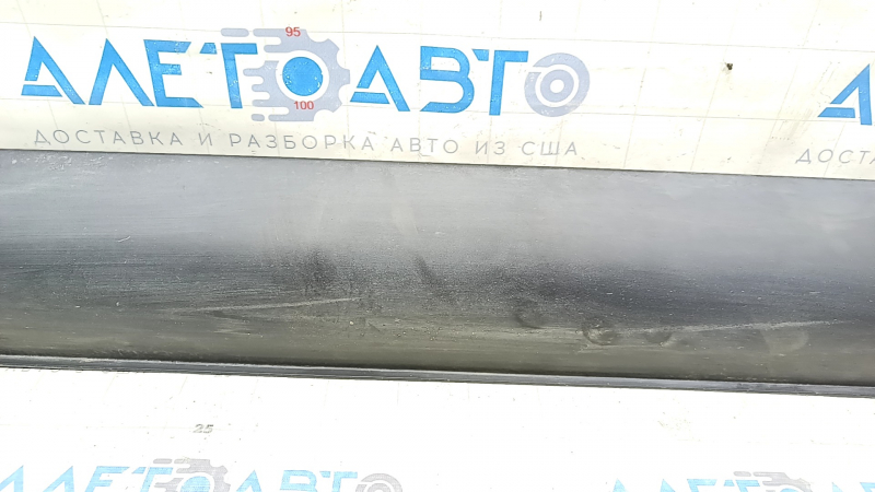 Left threshold of Kia Niro 17-22 HEV, PHEV structure, broken fasteners, scratches