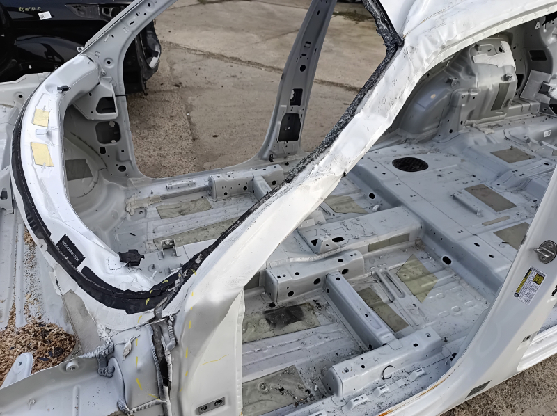 Front left quarter panel of a VW Atlas 18-25, white, dented pillar