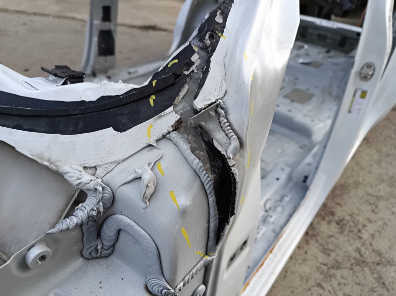 Front left quarter panel of a VW Atlas 18-25, white, dented pillar