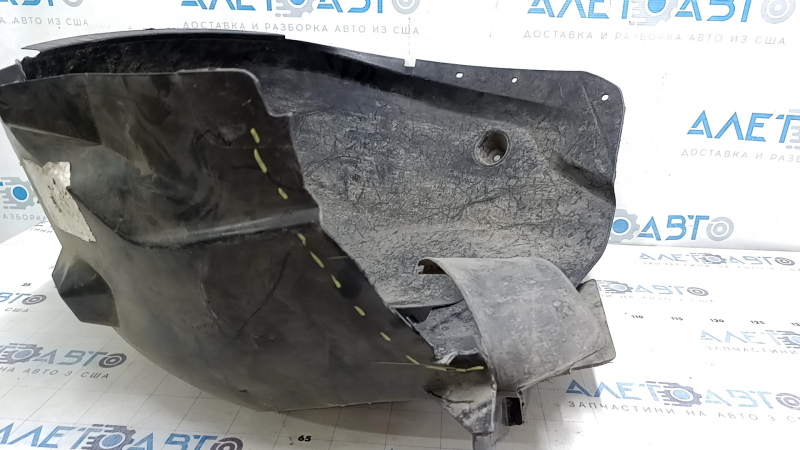 The front left fender liner of a Ford Focus mk3 11-18 is torn, missing a fragment
