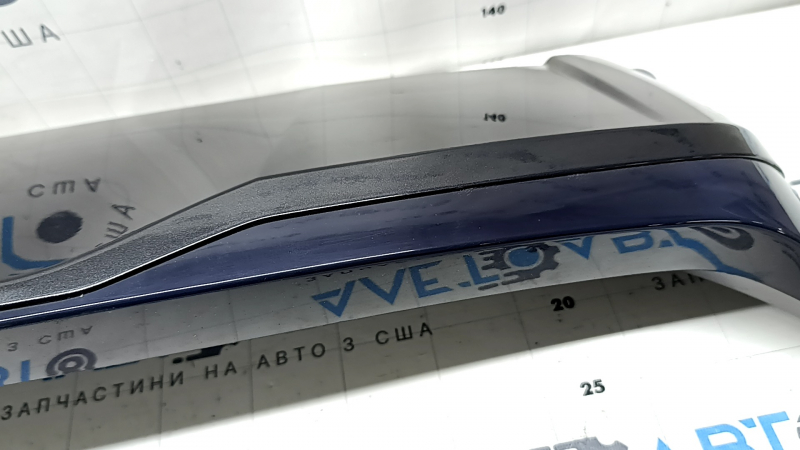 The trunk spoiler of the BMW X3 G01 18-21 assembly has burned out the lower part.