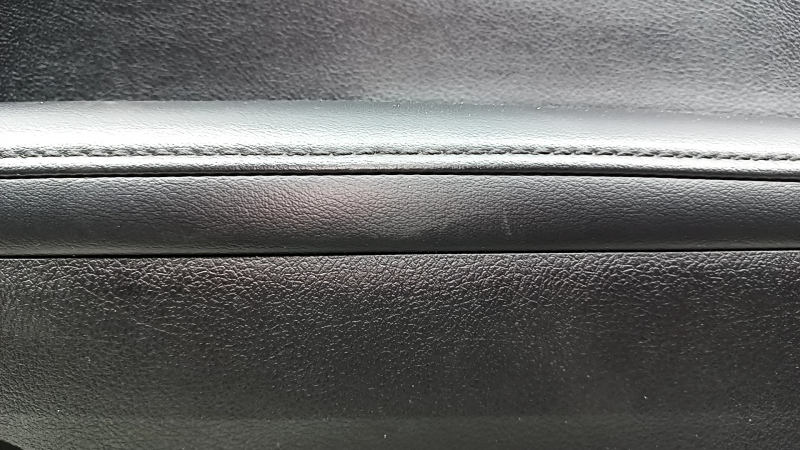 Black front right door panel for Toyota Avalon 13-18 XLE, black leather armrest with handle, scratches, abrasions