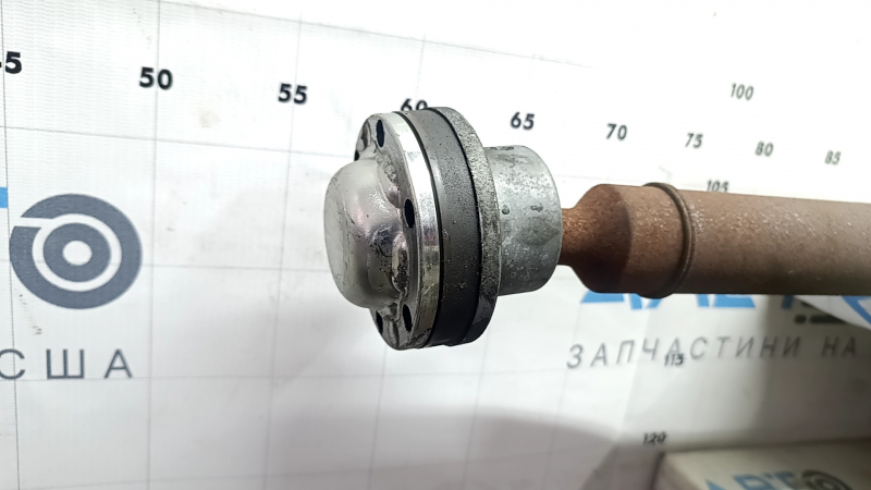 Lincoln MKC 15-19 propeller shaft is rusty, microcracks on the outboard
