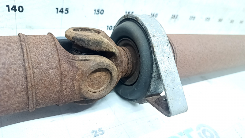 Lincoln MKC 15-19 propeller shaft is rusty, microcracks on the outboard