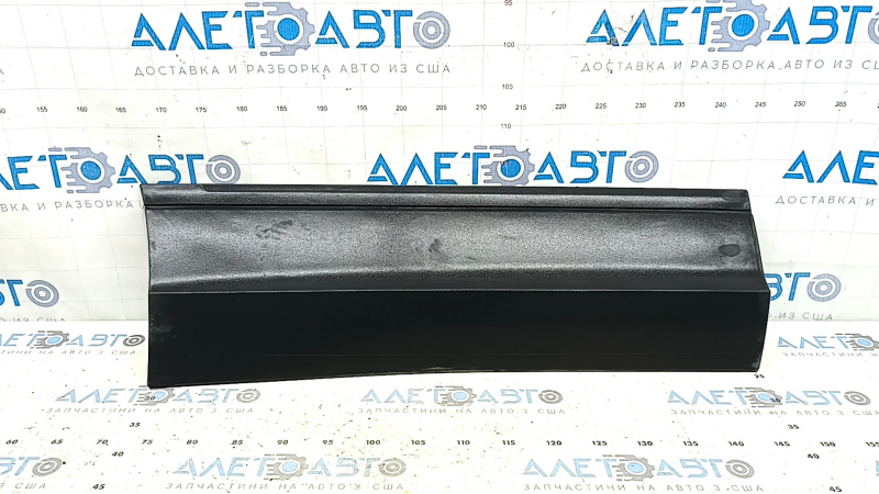 Lower rear right door trim for VW Tiguan 18-24: structure, scratches, cracks in fasteners