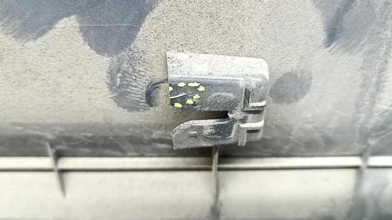 Lower rear right door trim for VW Tiguan 18-24: structure, scratches, cracks in fasteners