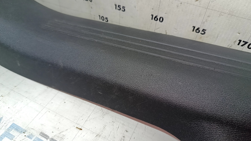 Volvo XC40 19-25 black, worn inner front right door sill trim