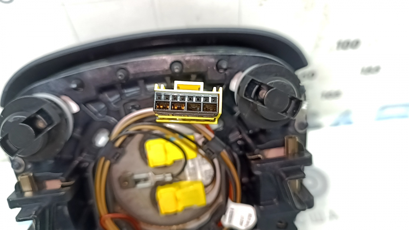 Volvo XC40 19-25 black, scratched steering wheel airbag for the driver