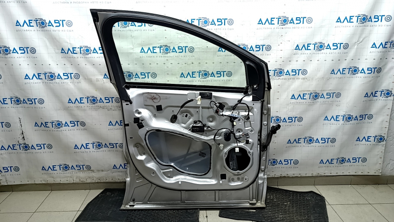 Ford Edge 15-24 keyless front left door assembly, silver UX, scratches on trim