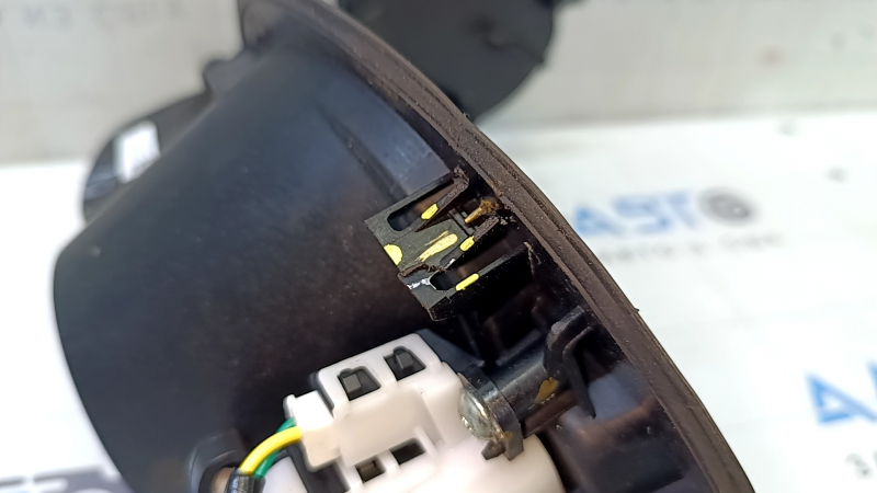 Mazda CX-30 20-24 fuel filler flap housing with lock, broken mount
