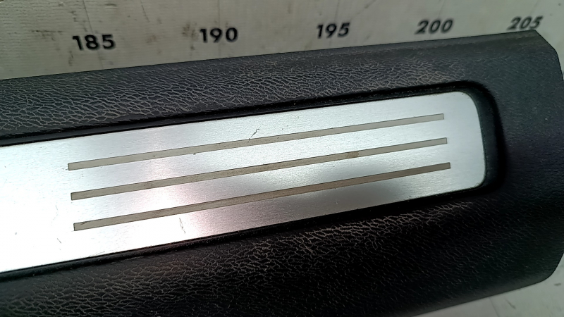 Volvo XC60 18-25 front right door sill trim, black with chrome insert, scratches