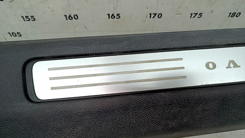 Volvo XC60 18-25 front right door sill trim, black with chrome insert, scratches