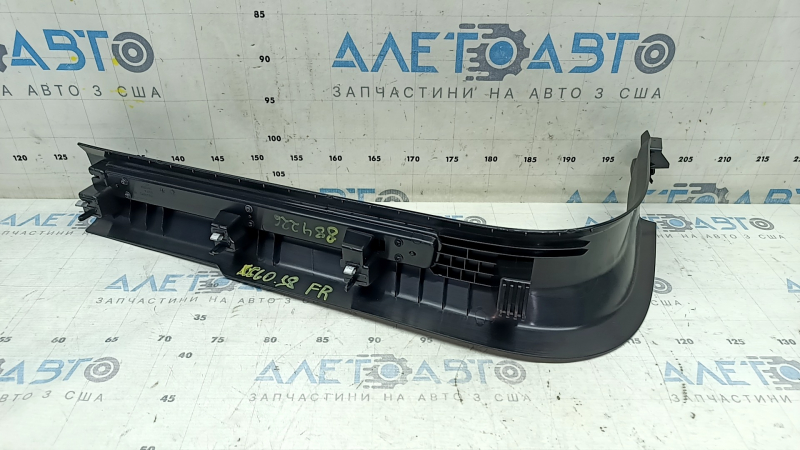 Volvo XC60 18-25 front right door sill trim, black with chrome insert, scratches