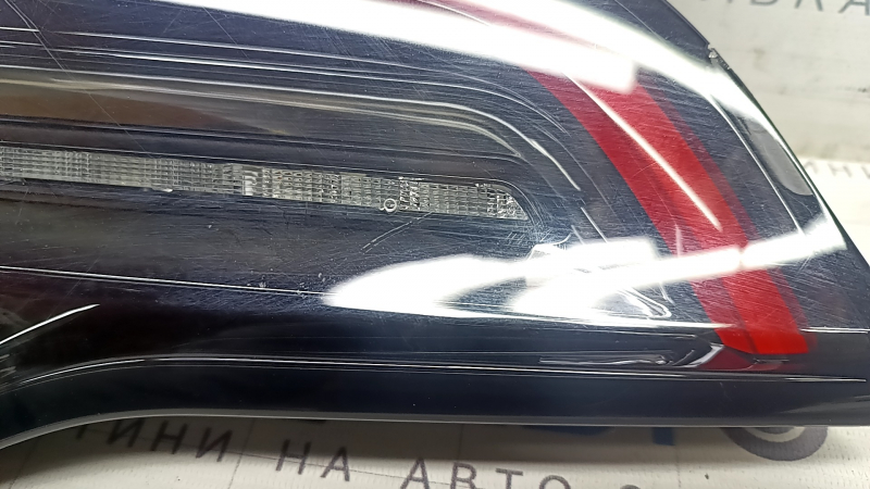 The left inner taillight on the Tesla Model Y 20-25 Type 1 has scratches and is peeling off.