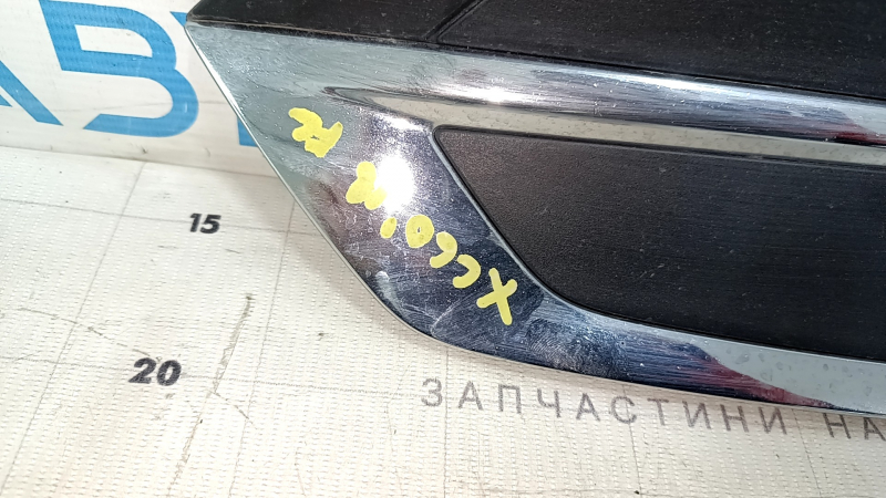 Left front bumper grille for Volvo XC60 18-21 with parking sensors and chrome molding, sand