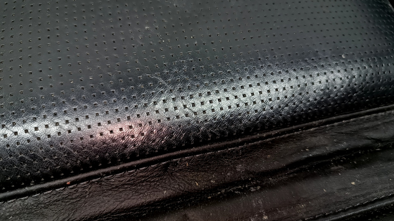 Volvo XC60 18-25 driver's seat cushion upholstery, black Nappa leather with perforation with knee support, cracked
