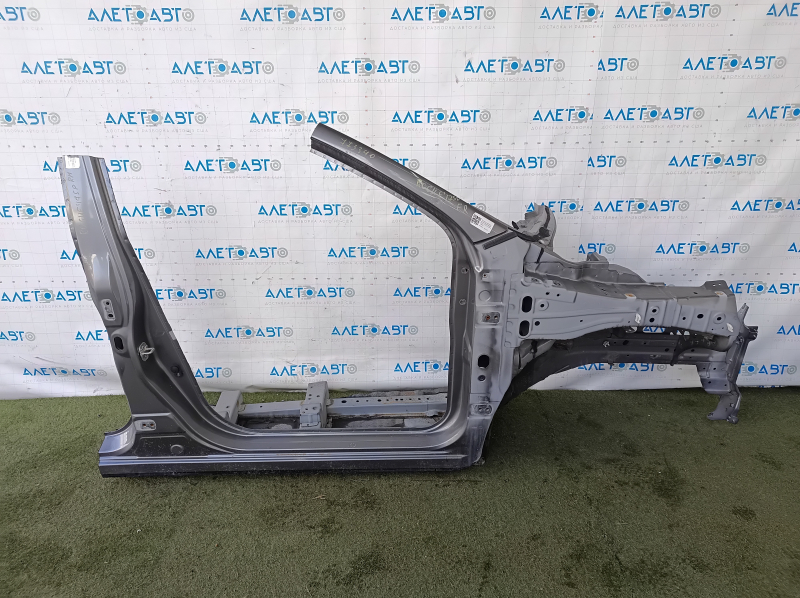 Front right quarter Nissan Rogue Sport 17-22 on the body, graphite