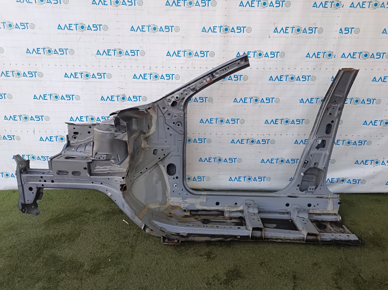 Front right quarter Nissan Rogue Sport 17-22 on the body, graphite
