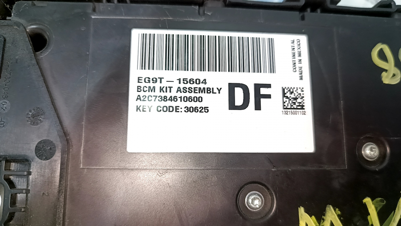 Ford Fusion mk5 13-20 dash fuse box cracked