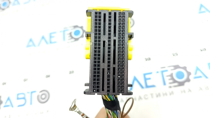 A large chip for the SRS airbag module and airbag computer for the BMW 3 G20 19-25.