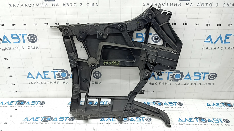 The right rear bumper mount for a BMW 3 G20 19-22 is broken.
