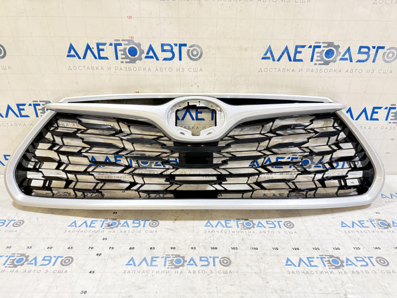 Toyota Highlander 20-24 grille without camera and emblem, gloss black with silver molding