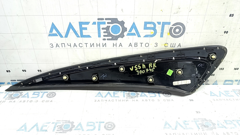 Triangle plug for the right rear fender of a Toyota Camry V55 15-17 USA scratches