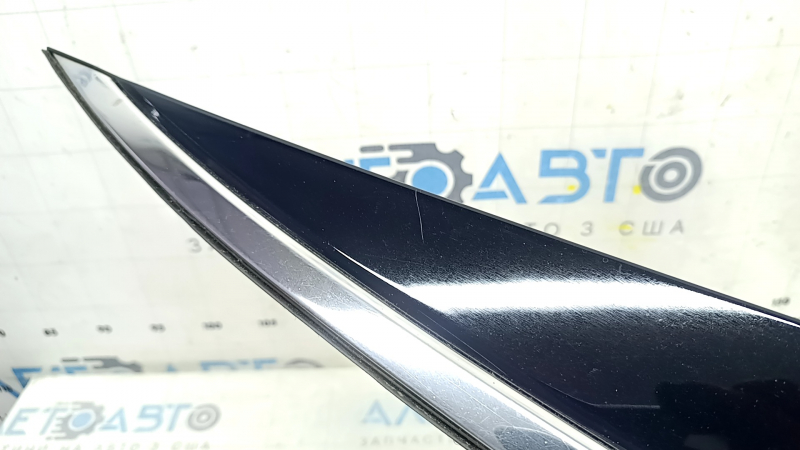 Triangle plug for the right rear fender of a Toyota Camry V55 15-17 USA scratches