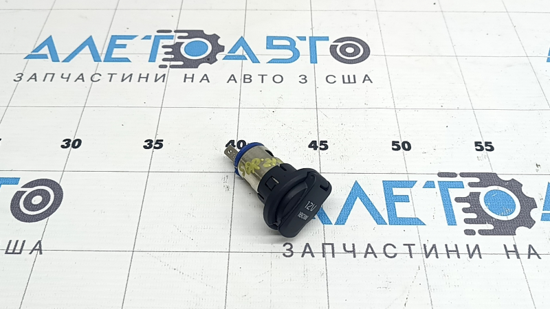 Cigarette lighter for the center console of the Kia Sorento 21-25