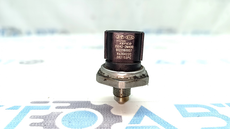Kia Sorento 21-25 fuel pressure sensor on the rail