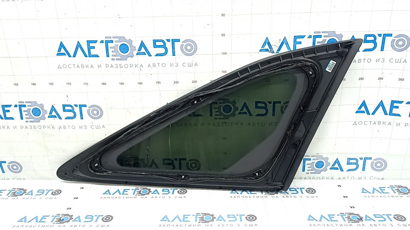 Rear left window with blind glass for Kia Sorento 21-25, tinted with chrome molding