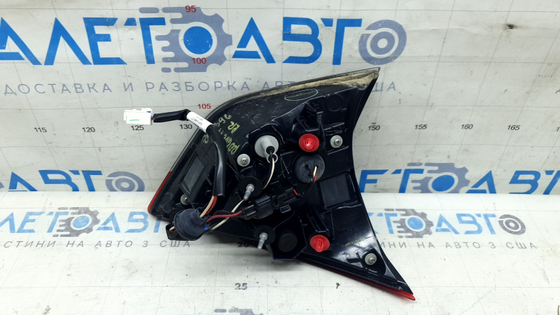 Right inner taillight for Nissan Rogue 17-20, scuffs and scratches