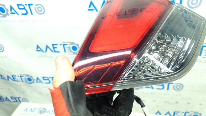 Right inner taillight for Nissan Rogue 17-20, scuffs and scratches