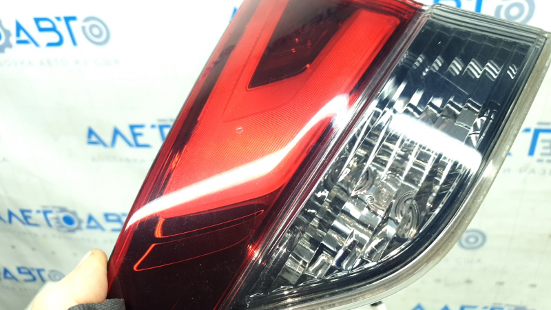 Right inner taillight for Nissan Rogue 17-20, scuffs and scratches