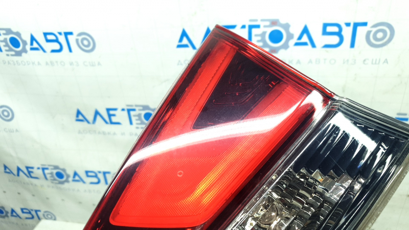 Right inner taillight for Nissan Rogue 17-20, scuffs and scratches