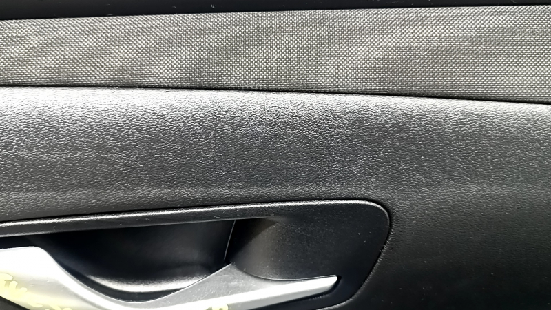 Hyundai Tucson 22-24 black front right door panel with black cloth insert, black armrest, chrome molding with black gloss, with handle, scratches, worn