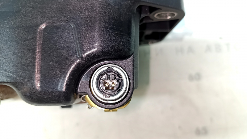 The Audi A6 C8 19-24 passenger airbag in the dashboard has a rusty piston.