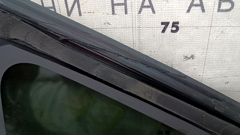 Rear right window glass, Honda CRV 17-22, tinted, scratches on molding, cut seal