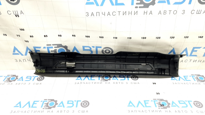 Illuminated front left door sill plate for Toyota Venza 21-24, black, film-covered, dented, plastic turned white