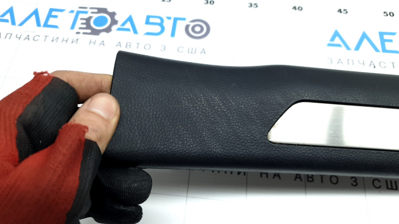Illuminated front left door sill plate for Toyota Venza 21-24, black, film-covered, dented, plastic turned white