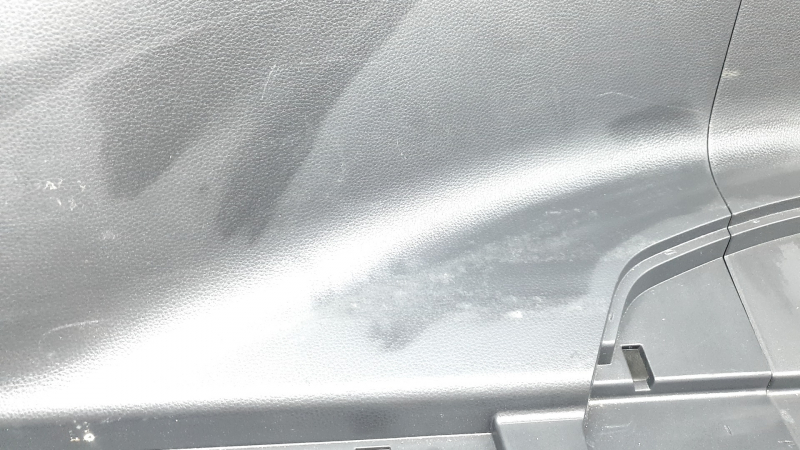 Right arch trim for Toyota Venza 21-24 with trim, black, scratches, abrasions
