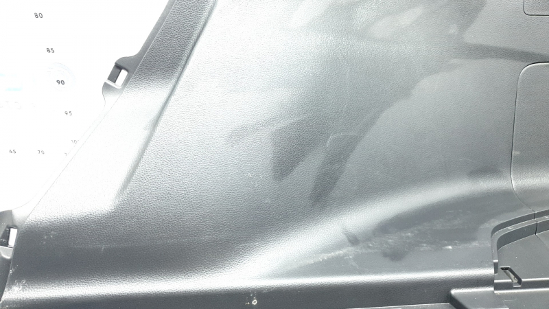 Right arch trim for Toyota Venza 21-24 with trim, black, scratches, abrasions