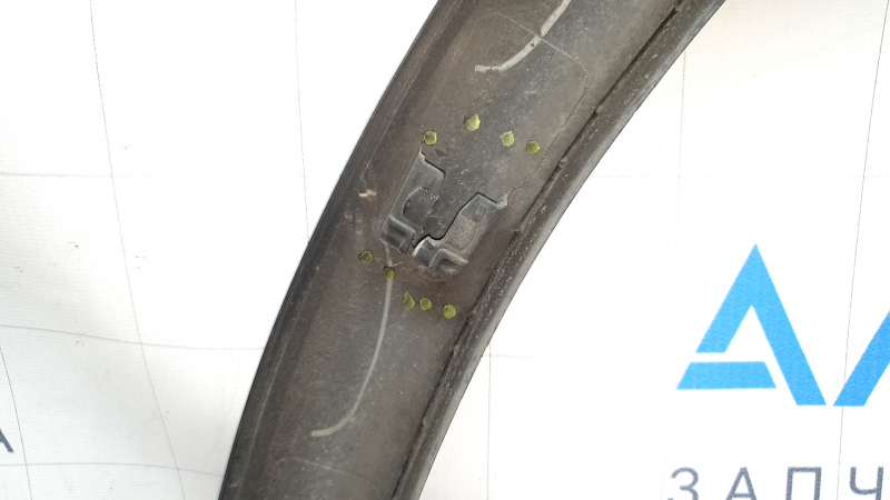 Rear right fender arch trim for VW Tiguan 18-24, structure, broken fasteners, scratches