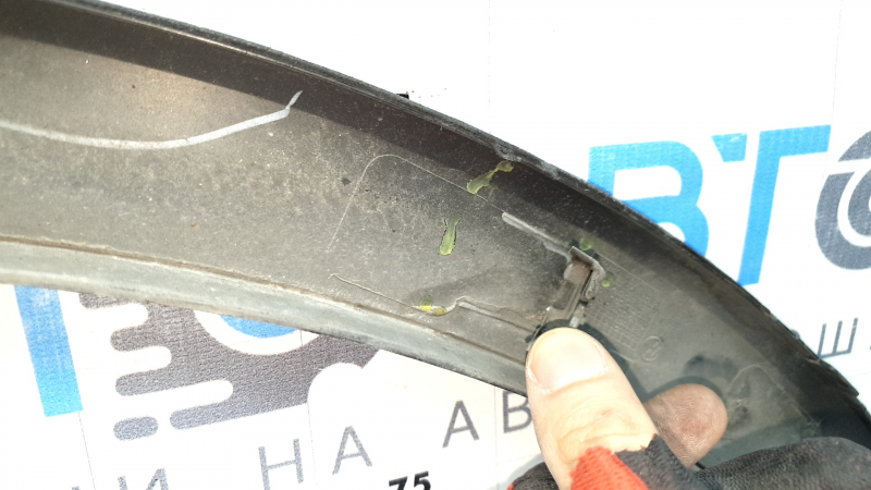 Rear right fender arch trim for VW Tiguan 18-24, structure, broken fasteners, scratches
