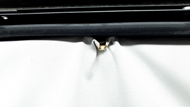 Panoramic window mechanism with curtain for VW Tiguan 18-24, jammed curtain, defective guide, needs dry cleaning
